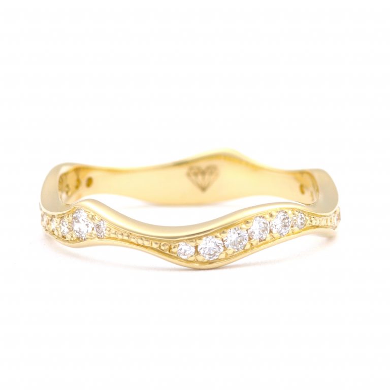 Zlatý vlnitý prsten s diamanty Zlatý vlnitý prsten s diamanty